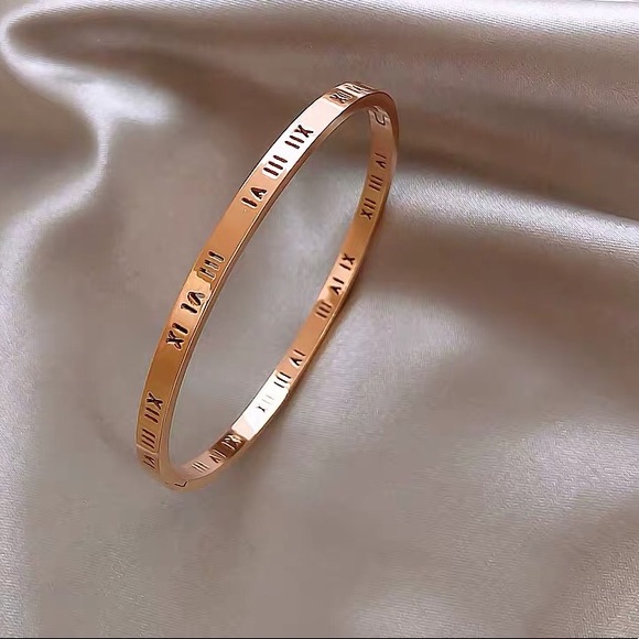 LAST ONE🔥Rose Gold Roman Numeral Bangle Bracelet - Picture 2 of 5
